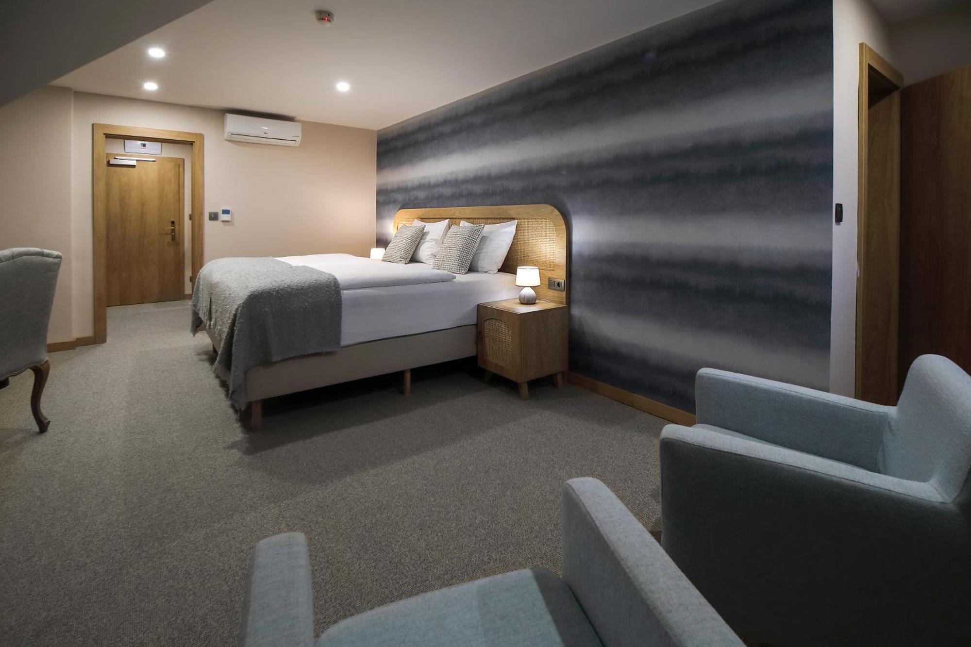 Hotel Zlaty Klucik - Golden Key With Luxury Spa Nitra Exteriör bild