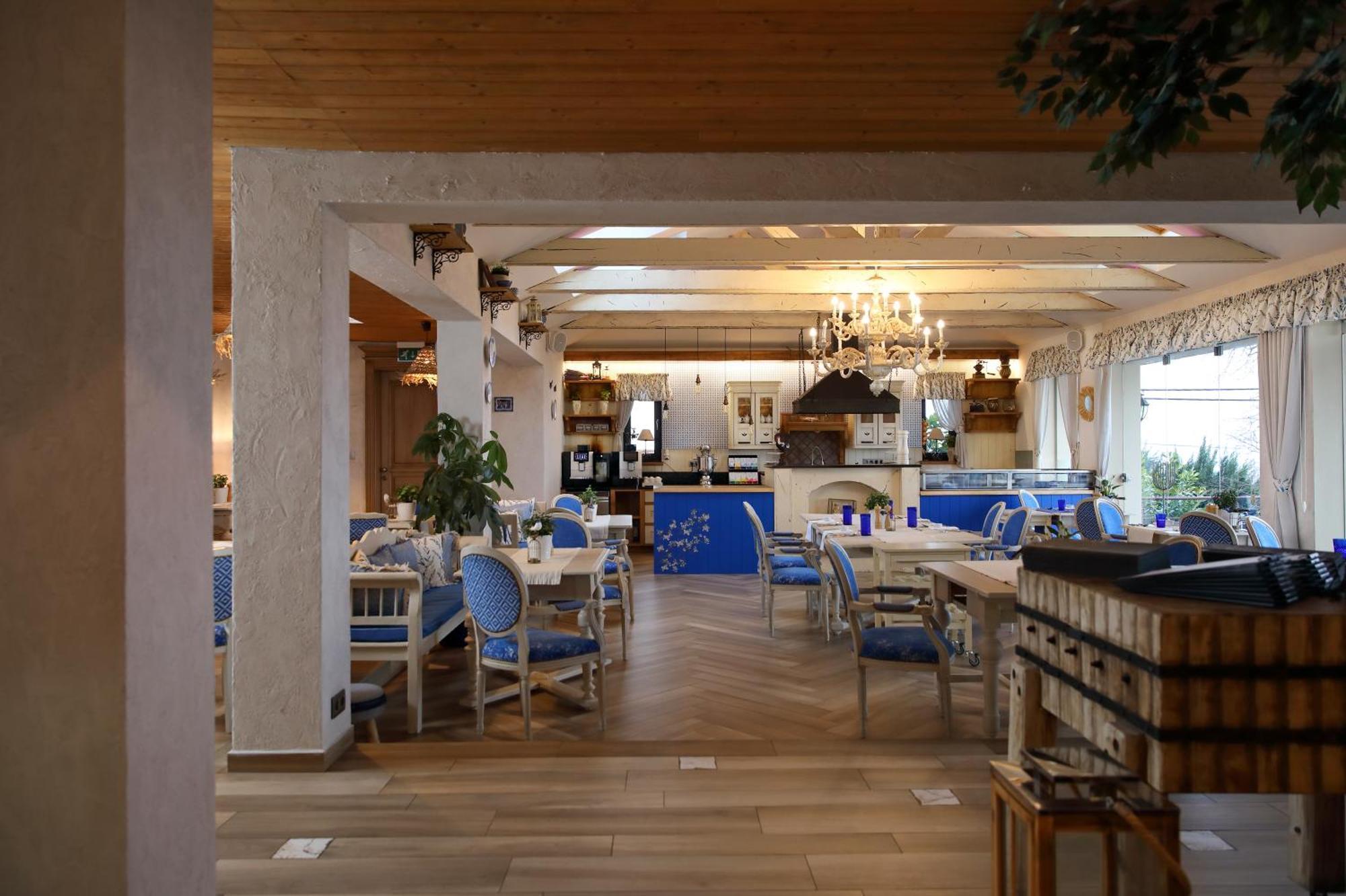 Hotel Zlaty Klucik - Golden Key With Luxury Spa Nitra Exteriör bild