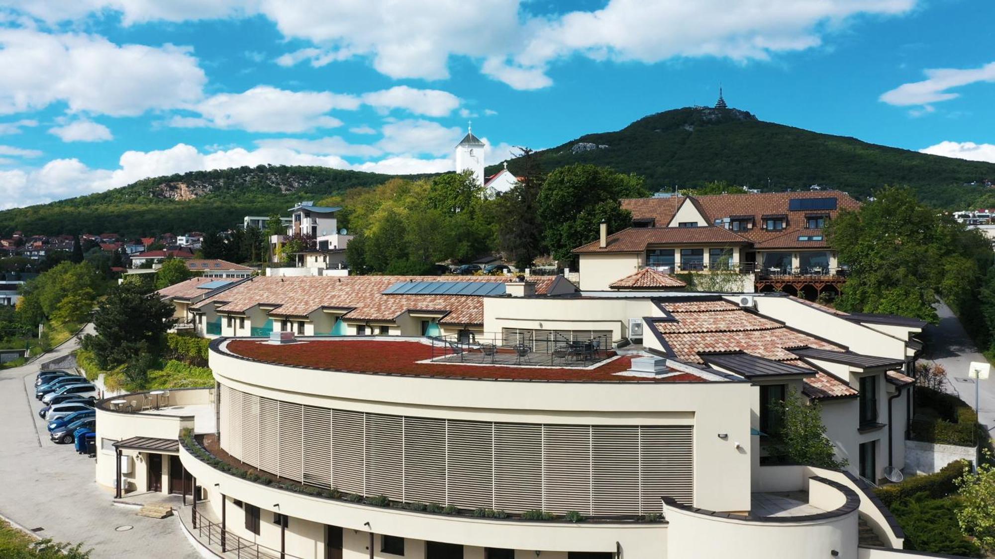 Hotel Zlaty Klucik - Golden Key With Luxury Spa Nitra Exteriör bild