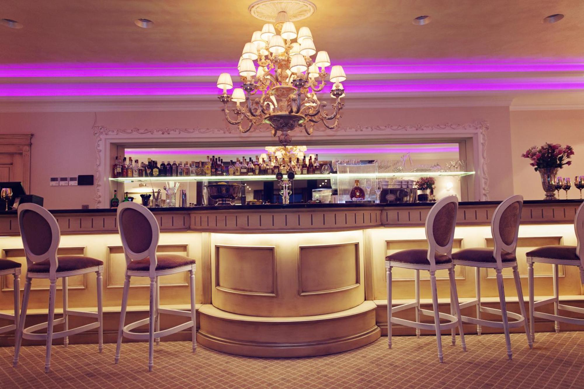 Hotel Zlaty Klucik - Golden Key With Luxury Spa Nitra Exteriör bild