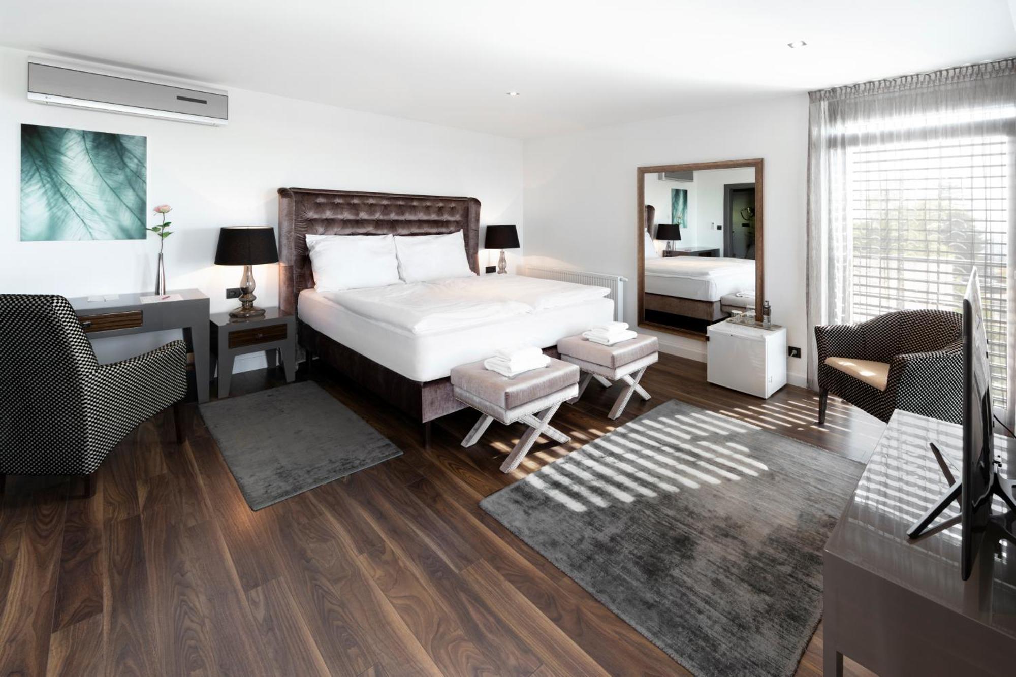 Hotel Zlaty Klucik - Golden Key With Luxury Spa Nitra Exteriör bild