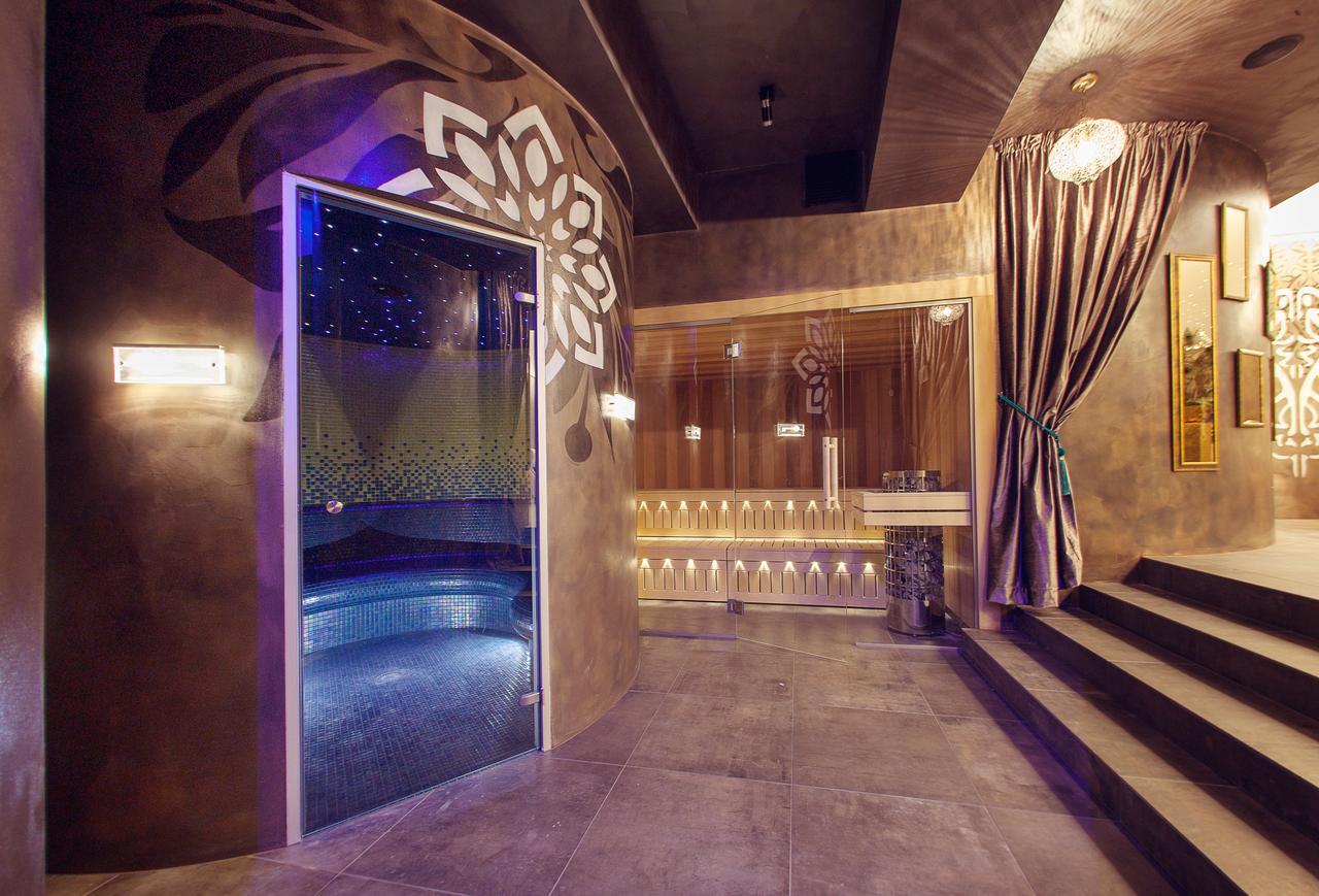 Hotel Zlaty Klucik - Golden Key With Luxury Spa Nitra Exteriör bild